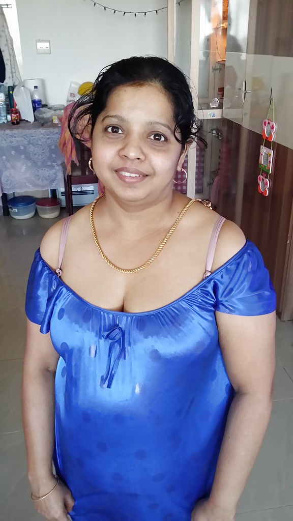 Indian bhabhi sex boobs pic.