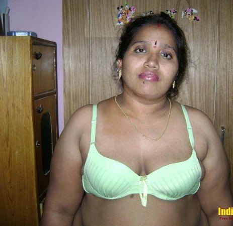 Fat aunty pundai in india