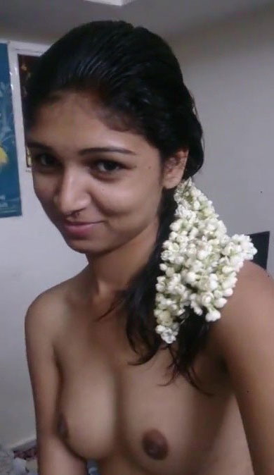 Indian teen tiny tits pics