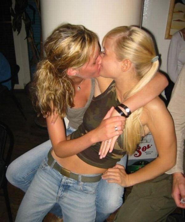 Drunk naked lesbian girls making out