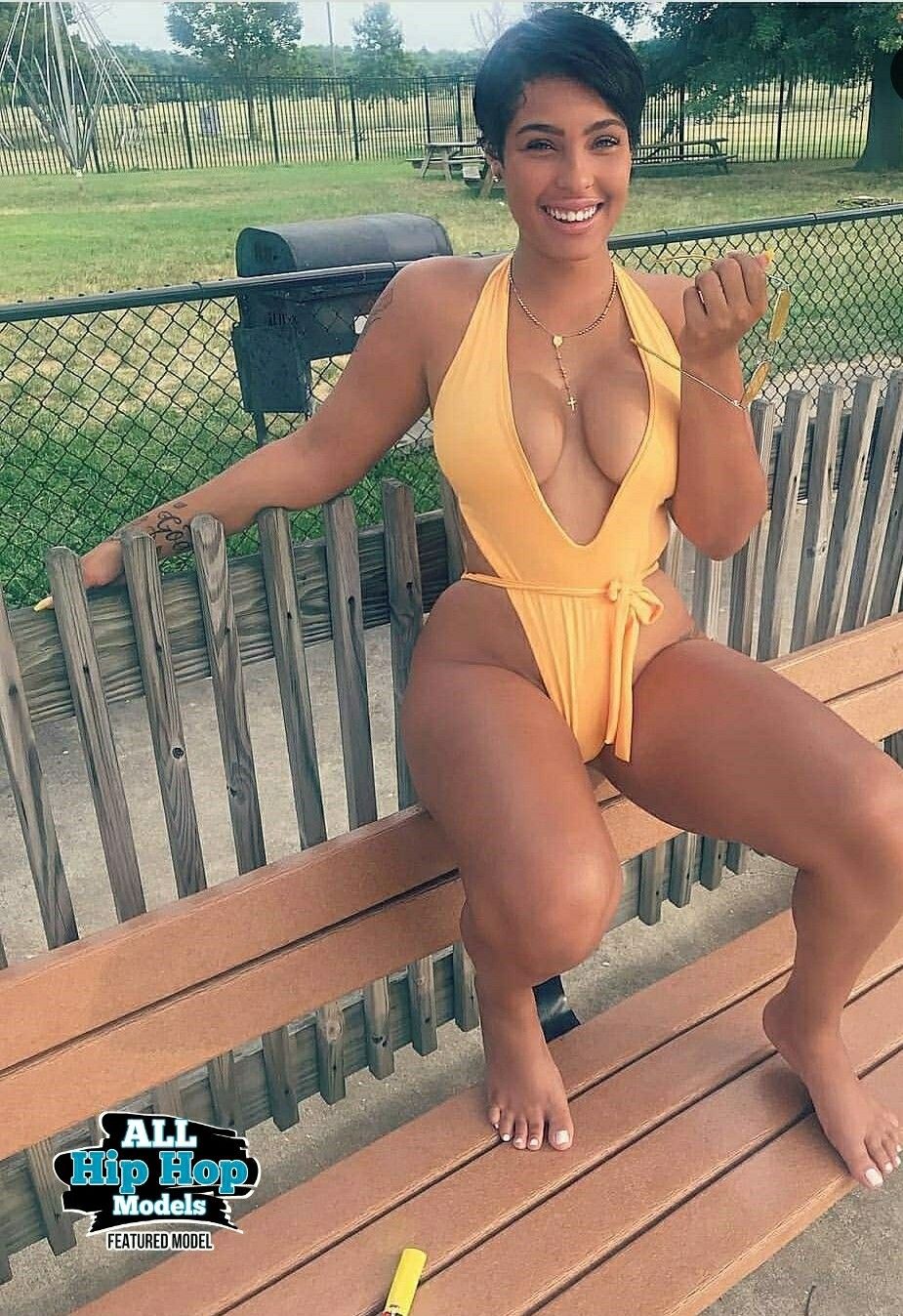 Beautiful black women sexy feet