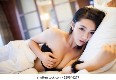 Asian sexy girl naked