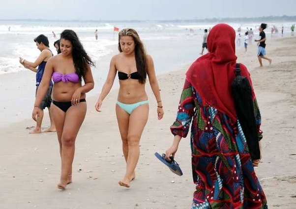 High res nude beach girls