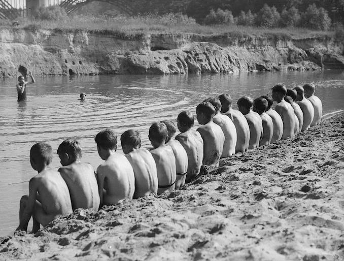 Vintage teen girls skinny dipping