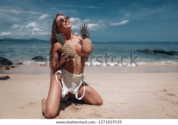 Girls nude in beach