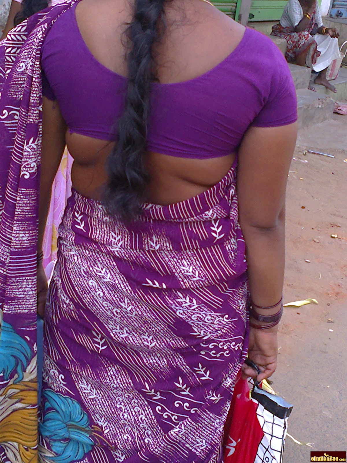 Sexy saree back photo of desi aunty