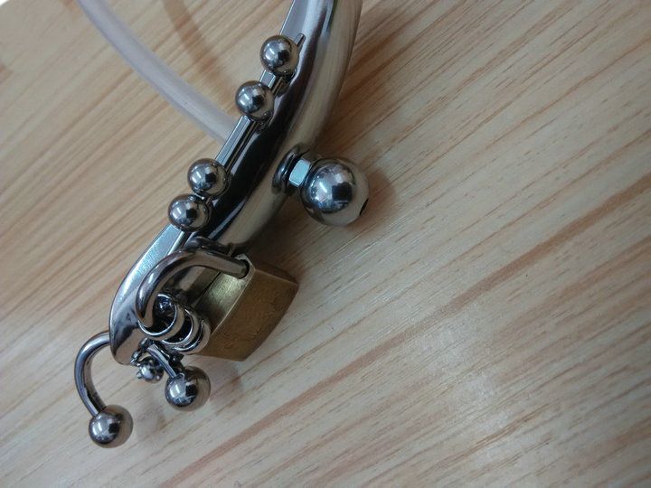 Pussy labia piercing lock