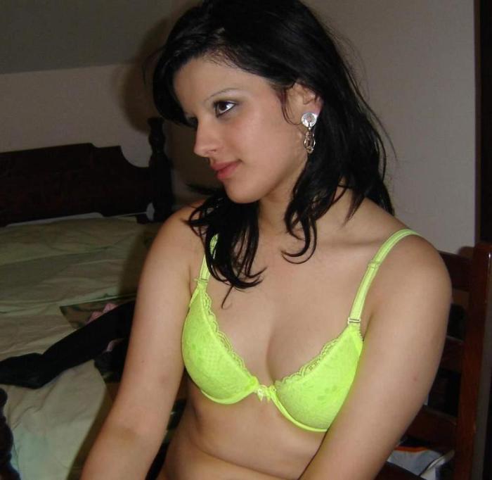Desi bhabhi bra nude pic