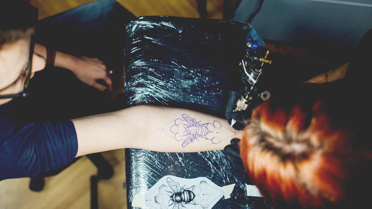 Girl cuts off arm tattoo